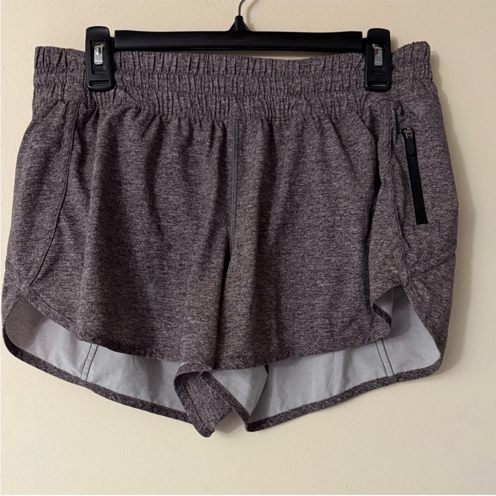 EUC Lululemon Tracker Short V *  4”